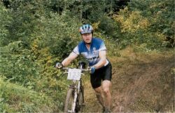 Radek Spáčil na trati bludovského závodu horských kol Infit Cup (říjen 1999)